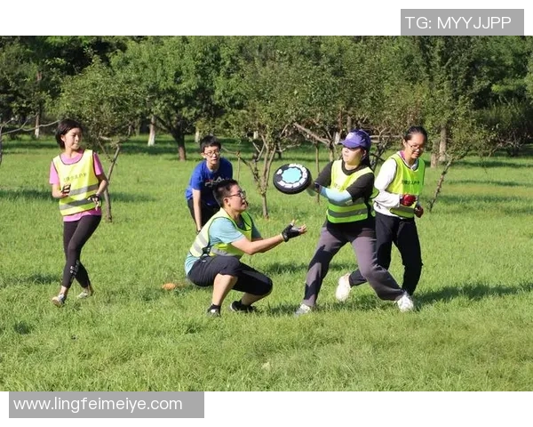重庆飞盘队边路渗透战术解析与运动飞盘竞技策略探讨